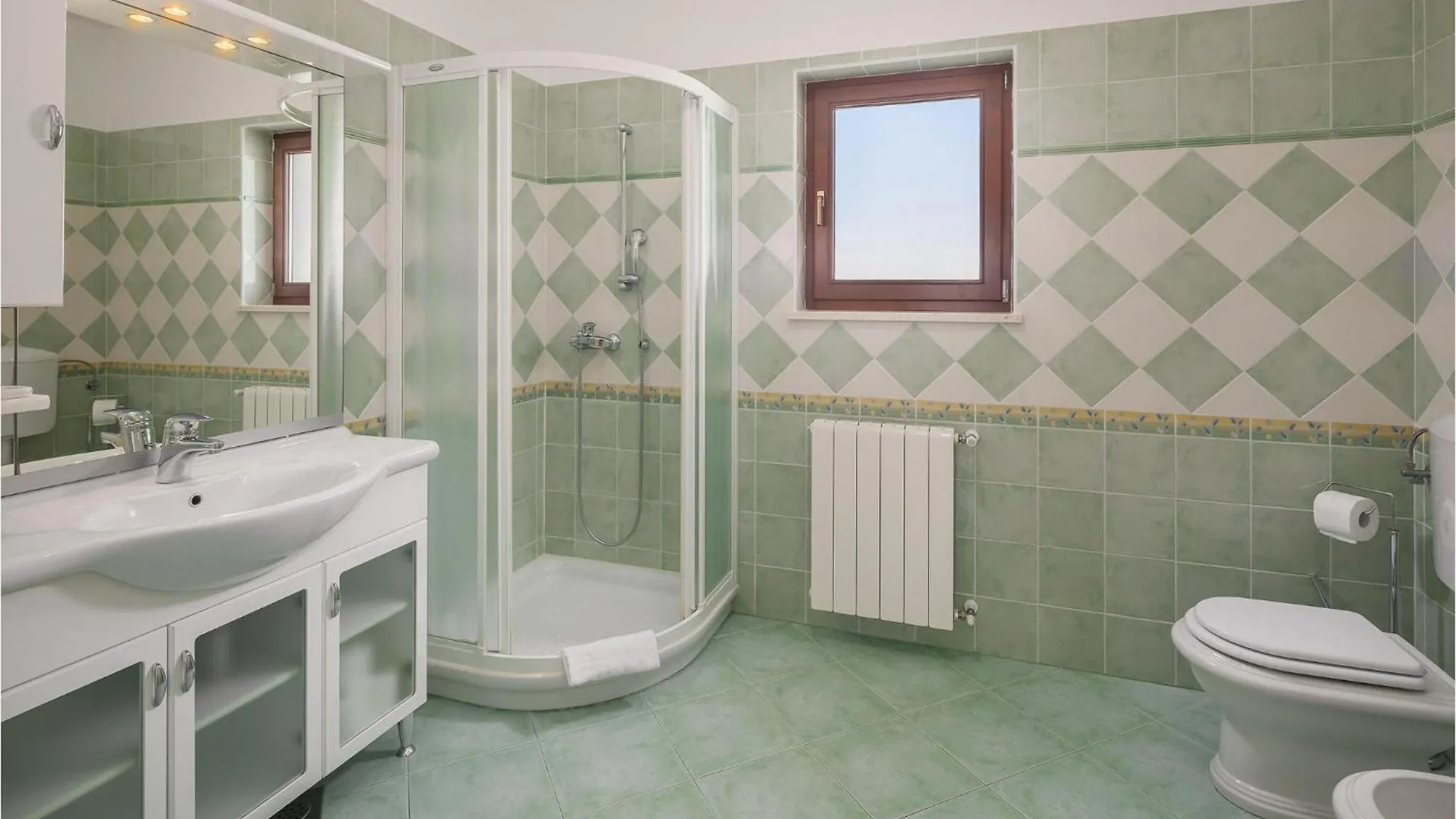 4 Bedroom Nice Home In Buje 0*,