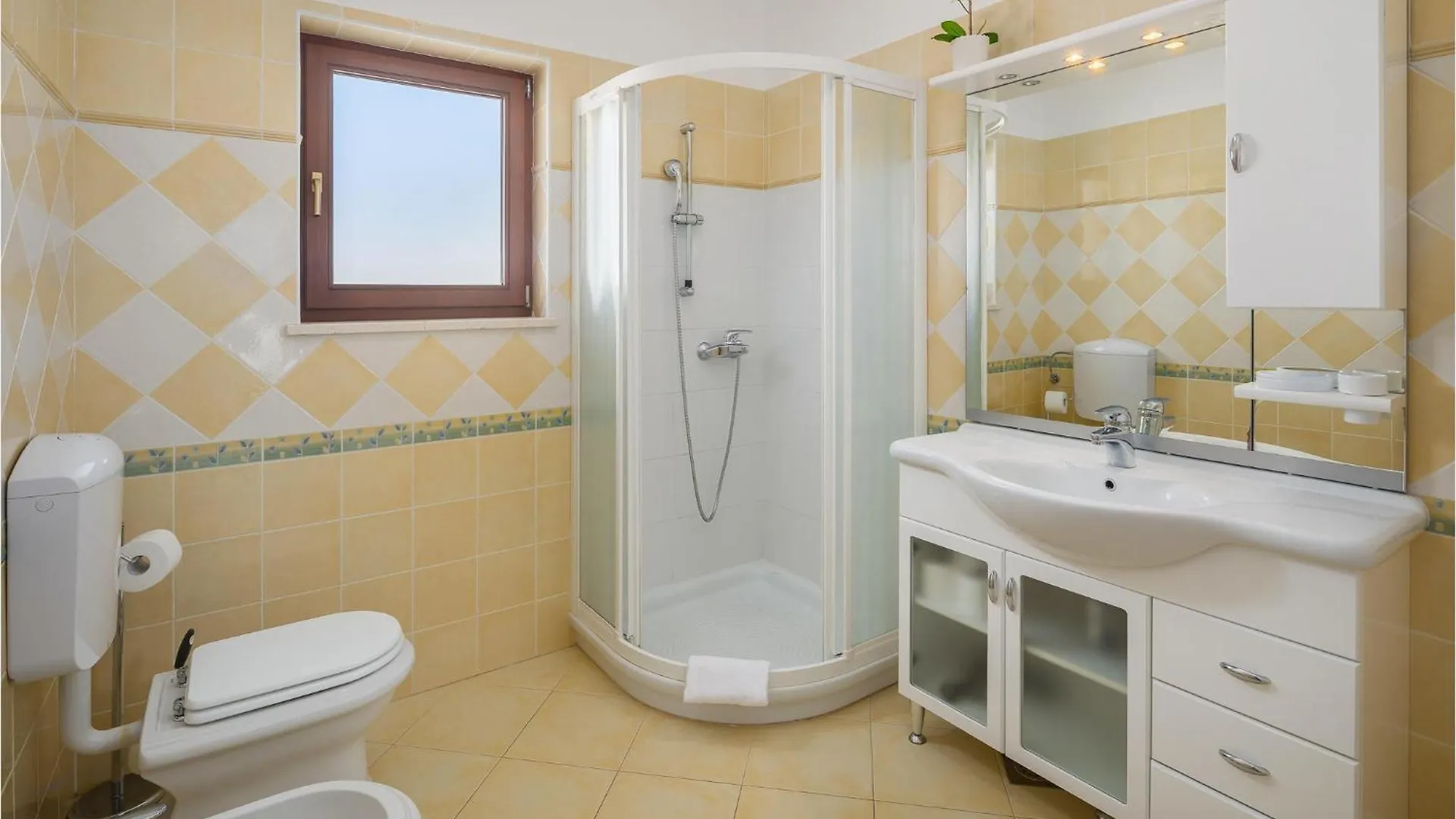 4 Bedroom Nice Home In Buje