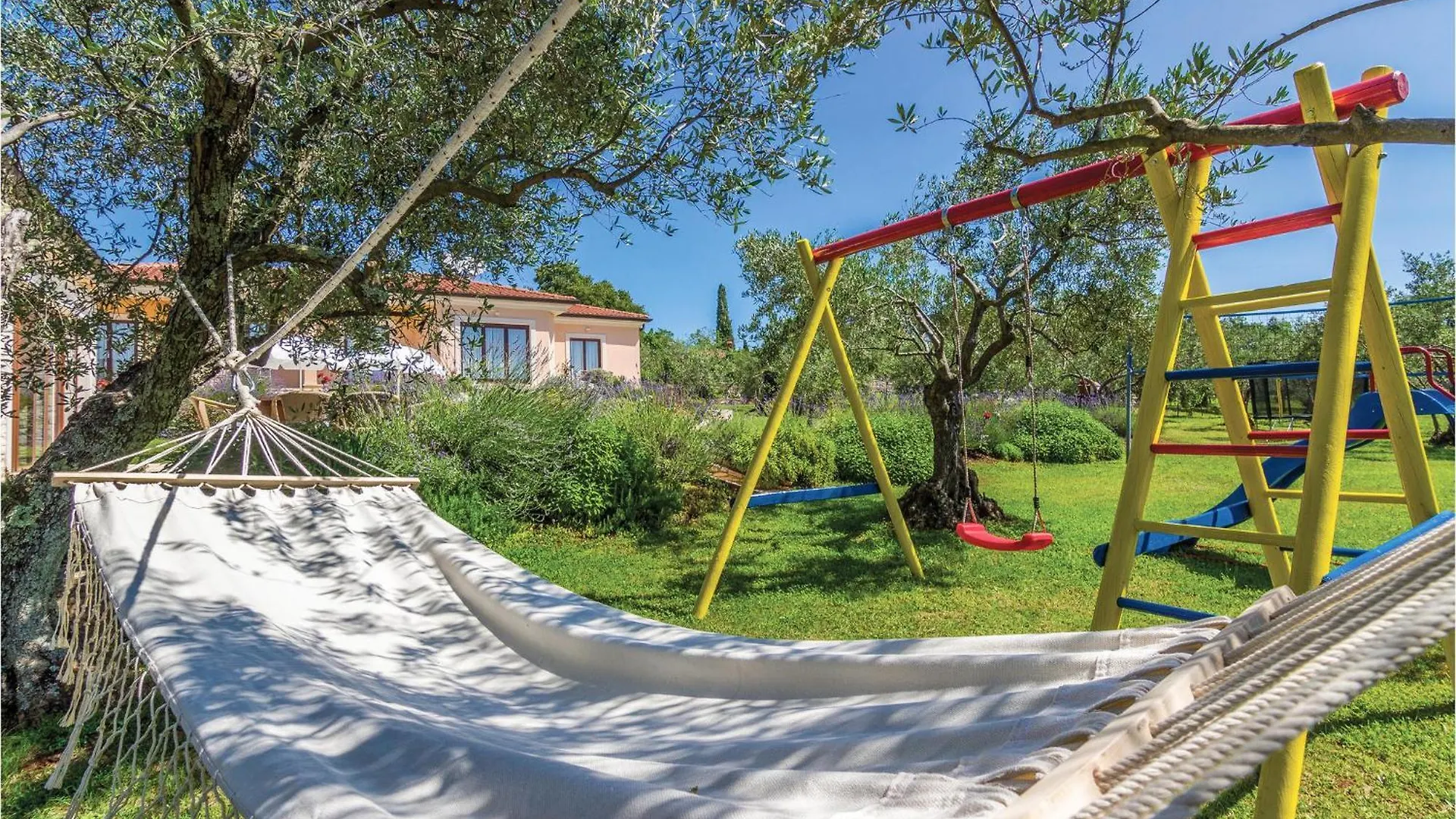 4 Bedroom Nice Home In Buje 0*,