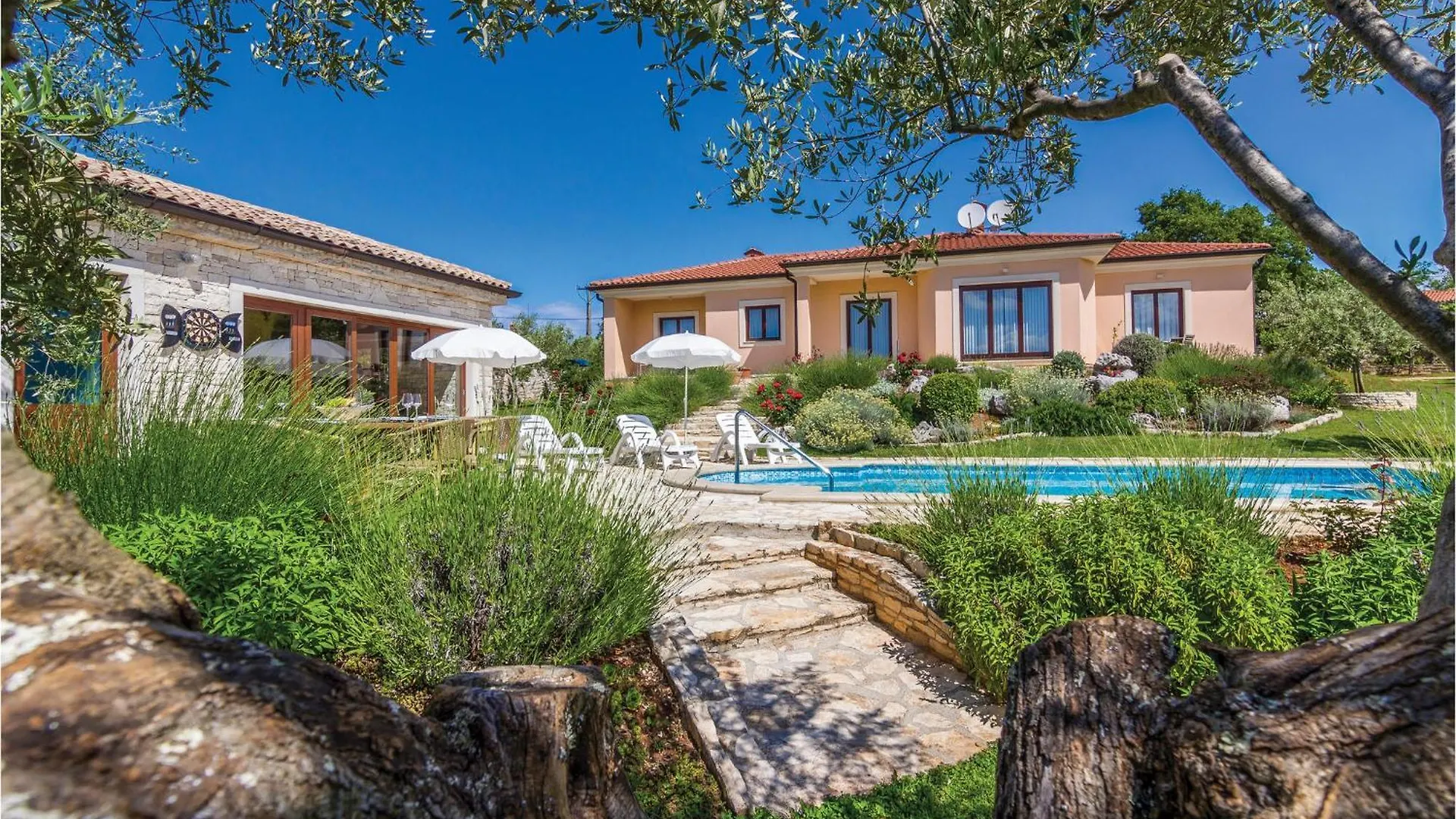 4 Bedroom Nice Home In Buje