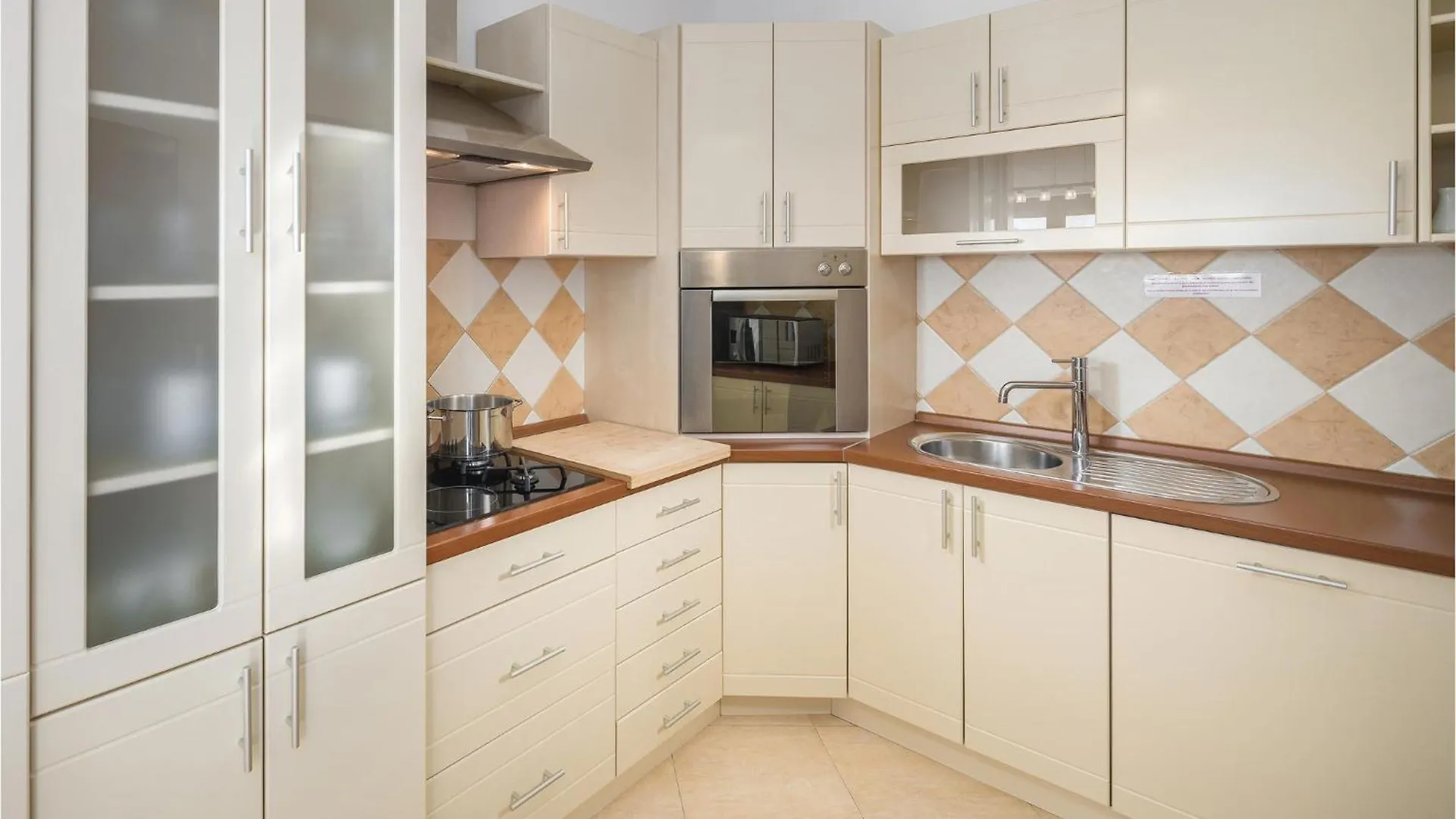 4 Bedroom Nice Home In Buje
