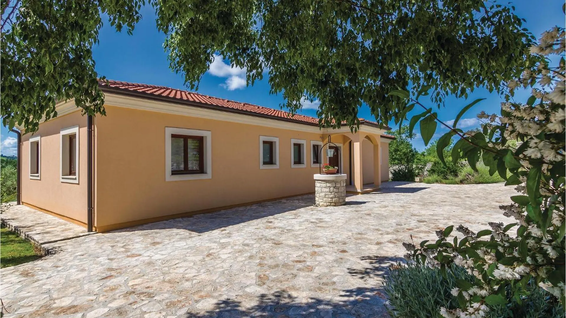 4 Bedroom Nice Home In Buje 0*,