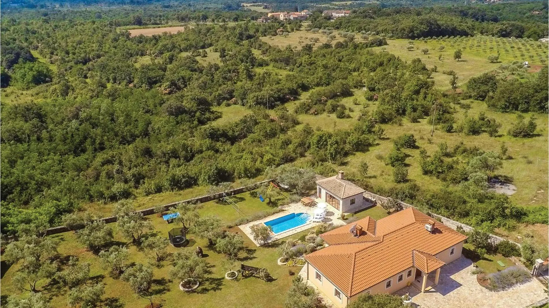 4 Bedroom Nice Home In Buje Holiday home